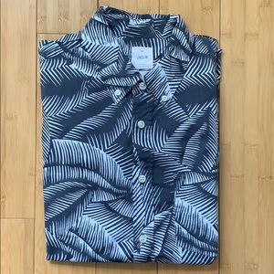 Gap short-sleeve button down in palm print